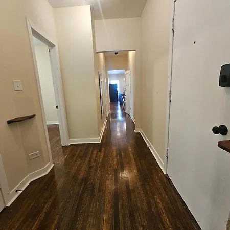 2 Bedroom Unit In Uptown Chicago