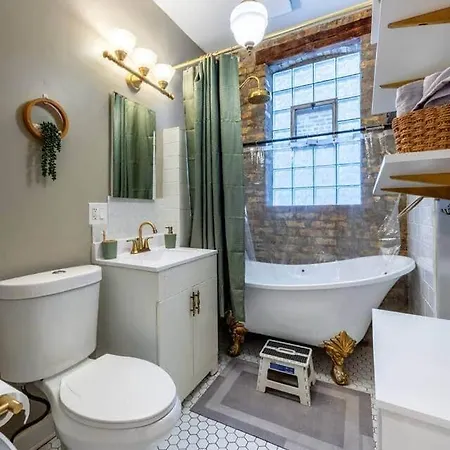 Modern 2br Avondale With Free Parking Near Cta Chicago