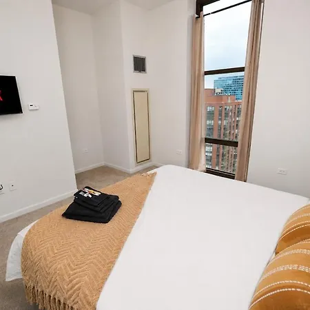 Apartment Skyline 2br On 20th Floor Near Grant Park With Paid Parking *