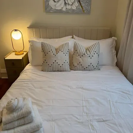 Apartment Walk To The • Private Office • 5br *