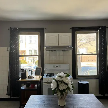 Apartment Cozy 3bd - Free Parking & Fast Wifi! Chicago