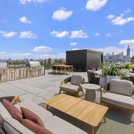 Landing Spectacular 2Bd Rooftop Lounge
