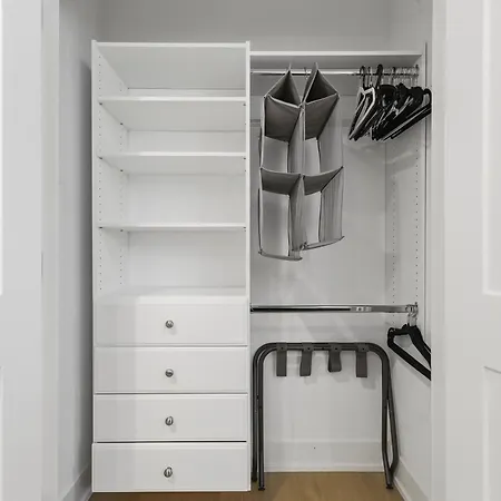 Newly Renovated 3br 2ba In Heart Of Andersonville Apartment *