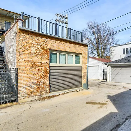 Walk To Blue Line: Sleek In Bucktown!