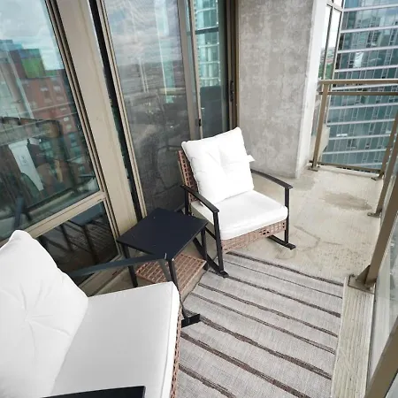 Apartment Skyline Luxury 19th Floor Retreat Near Grant Park *