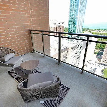 Apartment 2br Skyline Views - 5 Min Walk To Grant Park *