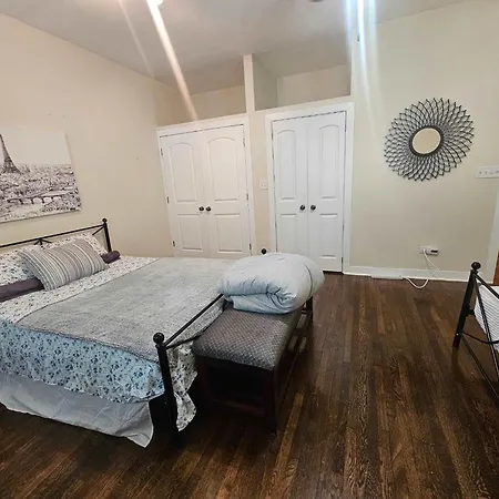 Apartment 2 Bedroom Unit In Uptown *