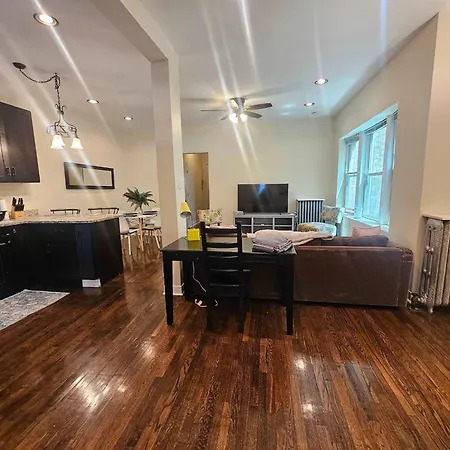 Apartment 2 Bedroom Unit In Uptown *