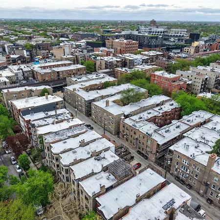 2br Garden In Lakeview Walk To Wrigley Apartment Chicago