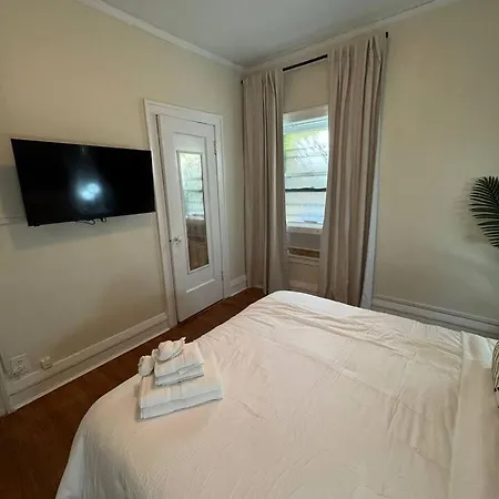 Apartment Walk To The • Private Office • 5br Chicago