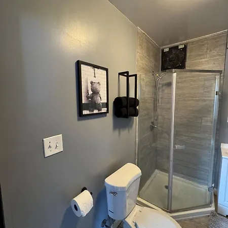 Apartment Cozy 3bd - Free Parking & Fast Wifi!