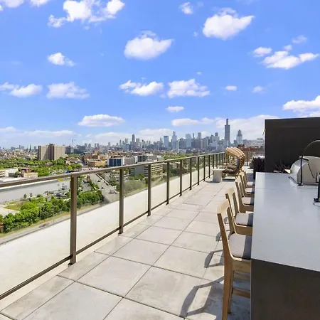 Landing Spectacular 2Bd Rooftop Lounge