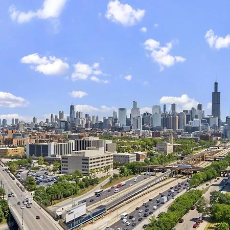 Landing Spectacular 2Bd Rooftop Lounge Chicago