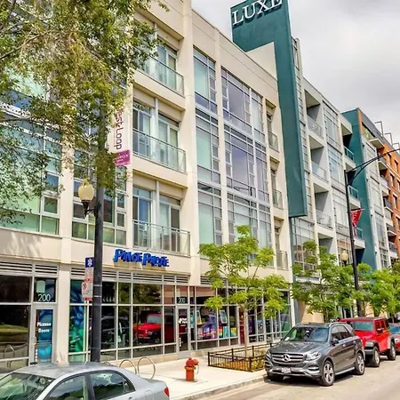 Landing Stylish 2bd Gym Rooftop Lounge Apartment