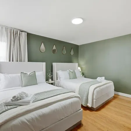 3br Near O'hare • Office • Coffee Bar • Sleeps 9 Apartment