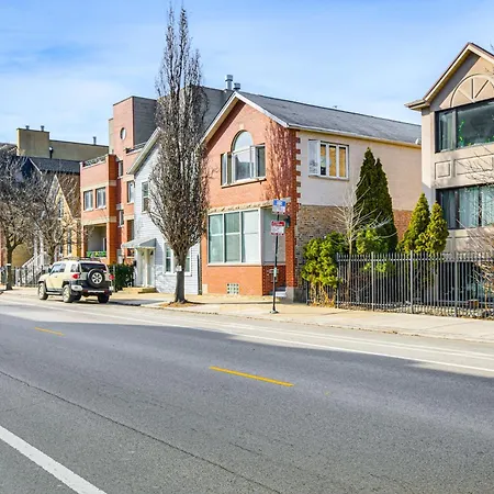 Walk To Blue Line: Sleek In Bucktown!