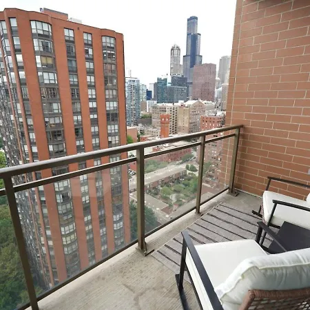 Apartment Skyline Luxury 19th Floor Retreat Near Grant Park Chicago
