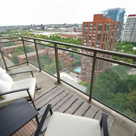 Skyline Luxury 19th Floor Retreat Near Grant Park * Chicago