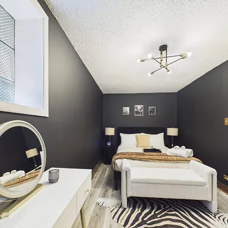 Wrigley Luxe 3br Free Parking *
