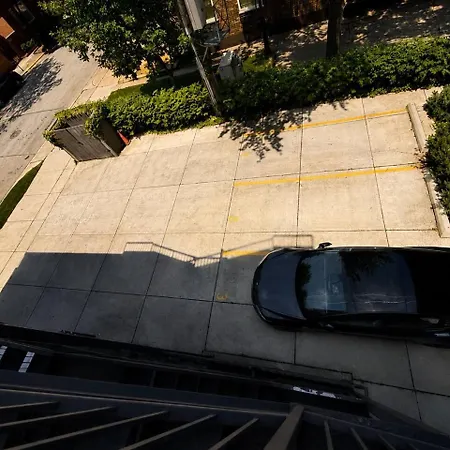 Apartment Spacious 4br West Loop Retreat With Optional Parking *