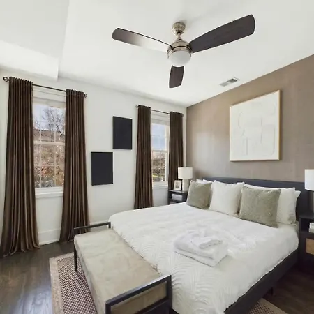 The Boho House Two Private Parking Apartment Chicago