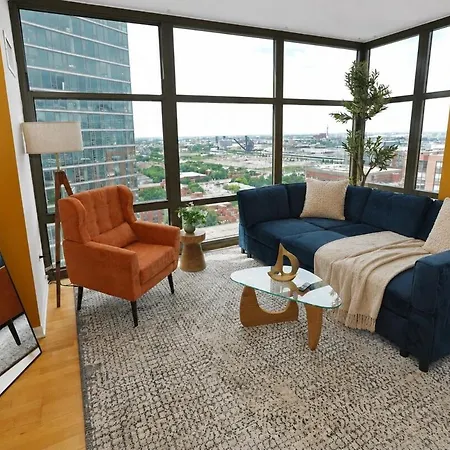 Luxury 21st Floor Skyline Views Near Grant Park Apartment *