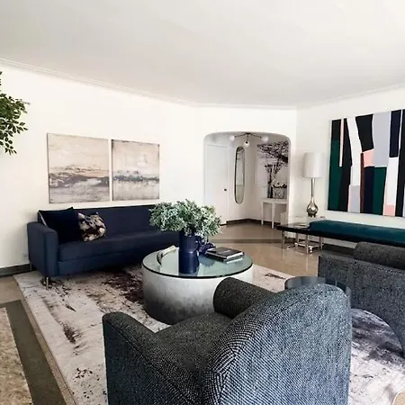 Steps To & Designer Lakefront With Free Parking * Chicago