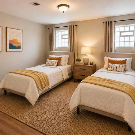 Mccormick Meetup - Prime Location - Sleeps 16 Apartment