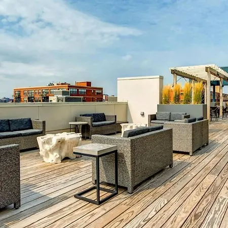 Landing Stylish 2bd Gym Rooftop Lounge *