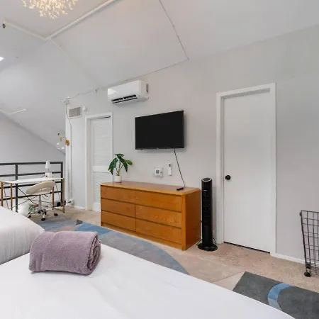 Spacious Downtown Penthouse Vintage, Gym & Balcony #3 *