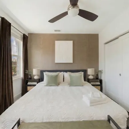 The Boho House Two Private Parking Apartment Chicago