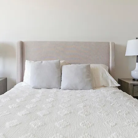 Landing Modern 2Bd Gym Pool Chicago