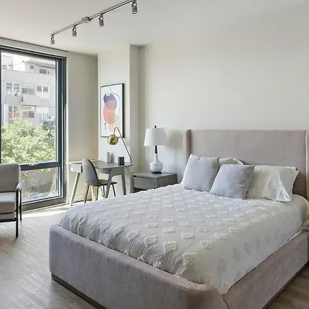 Apartment Landing Modern 2Bd Gym Pool Chicago