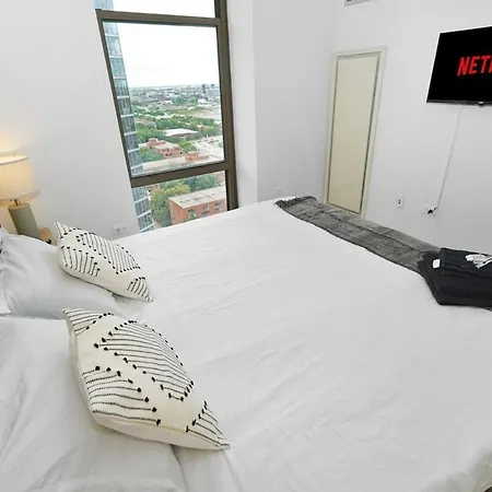 Apartment Luxury 21st Floor Skyline Views Near Grant Park *