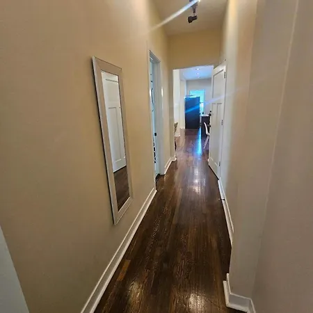 Apartment 2 Bedroom Unit In Uptown Chicago