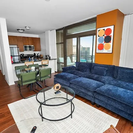 Modern 2br Skyline - 5 Min To Grant Park Apartment
