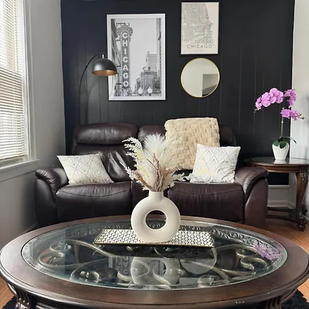 Cozy 3bd - Free Parking & Fast Wifi! Apartment