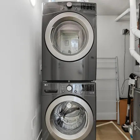 Newly Renovated 3br 2ba In Heart Of Andersonville Apartment *