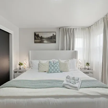 3br Near O'hare • Office • Coffee Bar • Sleeps 9 * Chicago