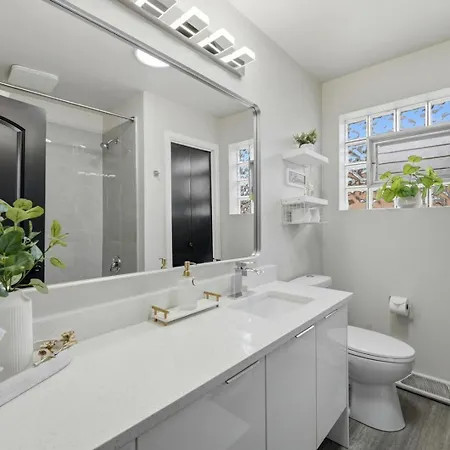 3br Near O'hare • Office • Coffee Bar • Sleeps 9 * Chicago