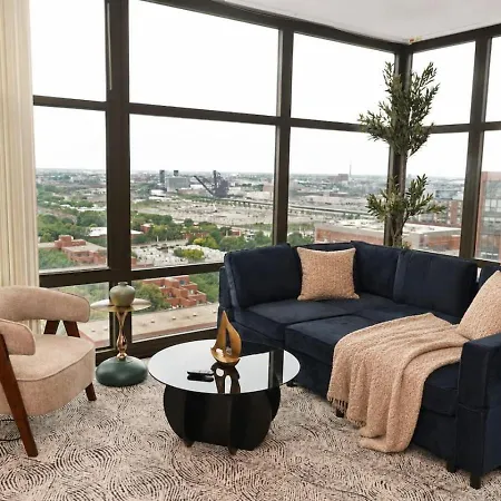 Apartment Skyline Luxury 19th Floor Retreat Near Grant Park