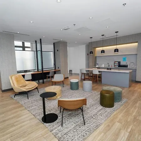29th Floor 2br Grant Park With Balcony, Gym Apartment