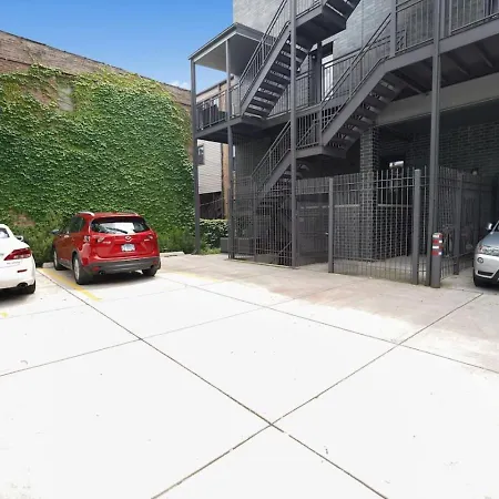 Spacious 4br West Loop Retreat With Optional Parking * Chicago