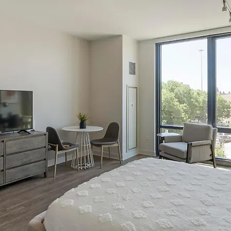 Landing Modern 2Bd Gym Pool Apartment Chicago