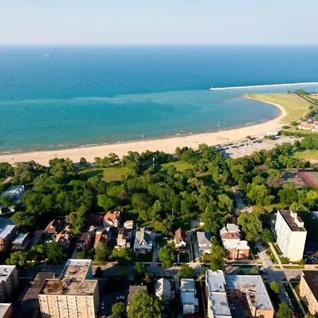Steps To & Designer Lakefront With Free Parking * Chicago