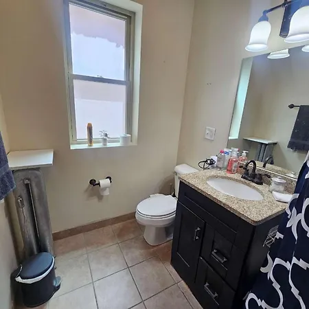 Apartment 2 Bedroom Unit In Uptown