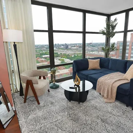 Skyline Luxury 19th Floor Retreat Near Grant Park Apartment