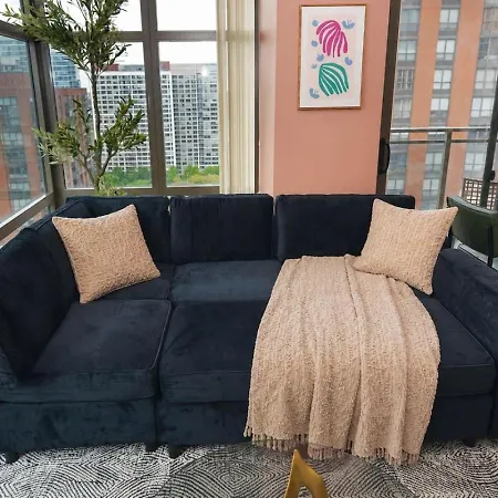 Skyline Luxury 19th Floor Retreat Near Grant Park Chicago