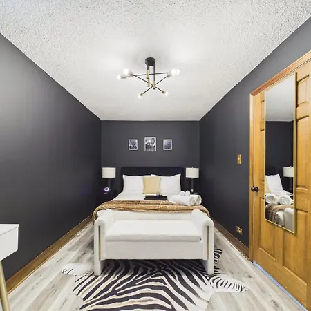 Apartment Luxury Wrigley Getaway 2br Parking
