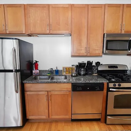 18th Floor 2br Grant Park With Balcony, Gym Chicago